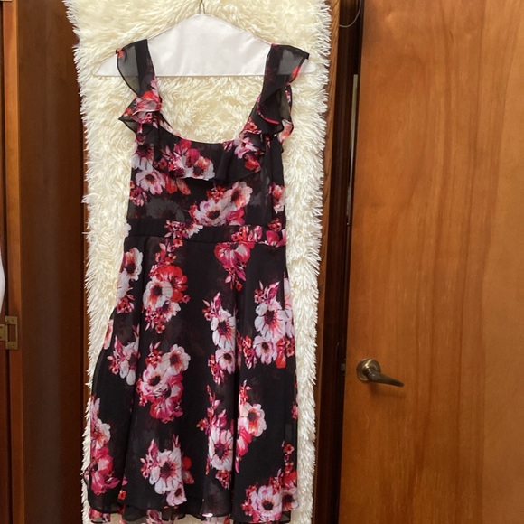 White House Black Market Pink Floral Sleeveless Chiffon Dress. Size 6 - Picture 4 of 4
